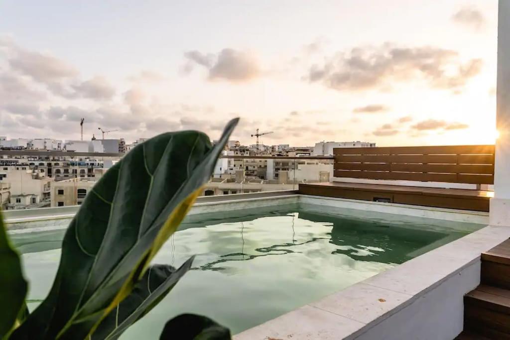 Luxurious & Stylish Penthouse With Private Pool Appartement Msida Buitenkant foto